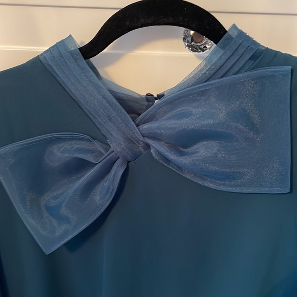 Elegant dark green blouse with organza bow - Picture 2 of 2